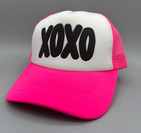 💕 XOXO Trucker Hat – Hot Pink